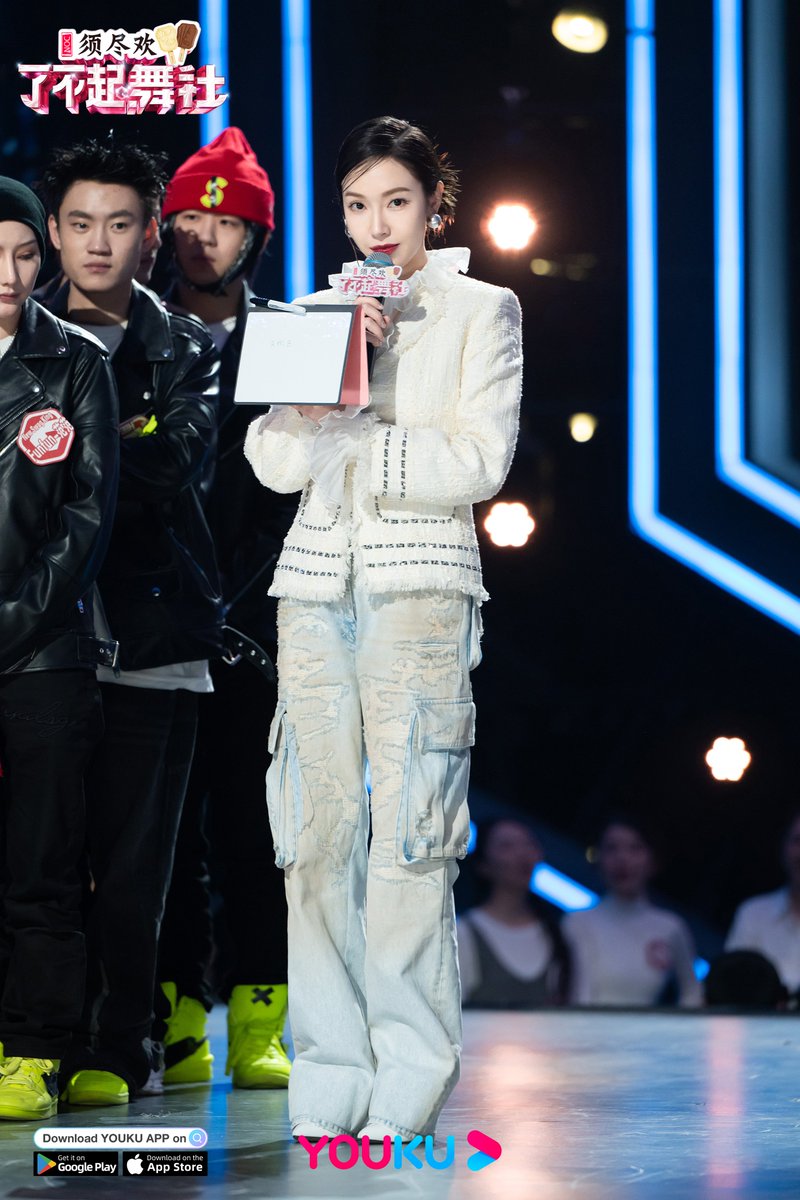 #GreatDanceCrewS2 Take a look at the Leader #JessicaJung's stills! I was totally enchanted by her when she wore an elegant suit with a white gauze ruffle and exquisite makeup!  #LookAtWhiteJessica #JessicaEP2XGDC2

#YOUKU #优酷