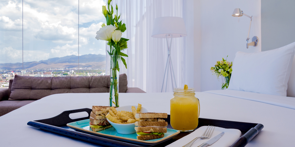 Después de un largo día de recorrer la ciudad, NH Hotel San Luis Potosí te recibe con amenidades preparadas exclusivamente para ti.

Visítanos y deja que nuestros colaboradores pongan todo de su parte para hacer de tu viaje una experiencia única. 

¿Listo para vivirla?