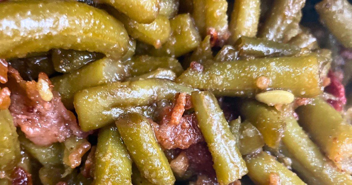 My_SimpleThings's tweet photo. Crack Green Beans with the most amazing sweet sauce and finally topped with crisp and salty bacon for a mouth-watering side dish option. #delish #recipe  https://t.co/3pfYmwSJ0e via @My_SimpleThings https://t.co/B9UFm1xnBA