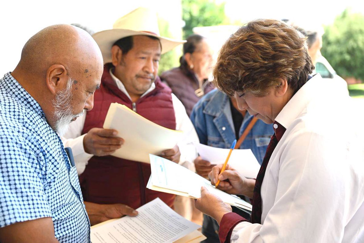 UnidosNacional's tweet image. Estuvimos con la maestra @delfinagomeza en #Amecameca, que se comprometió con organizaciones campesinas a trabajar para que el campo mexiquense no sea más un botín político y sea fuente de trabajo e ingresos dignos #Unid@sTransformaremosElEdomex