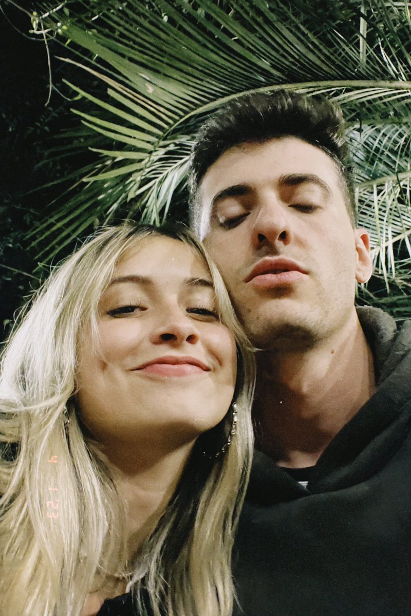 eloisavanix's tweet photo. duas fotos com o amor da minha vida distraído nessa rede 🤍 https://t.co/3vuvDMeKm8
