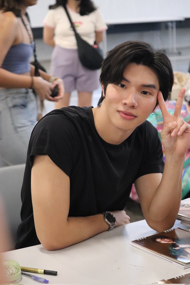 Smilenicha1's tweet photo. Congratulations 400k น๊าคนเก่ง🎉
ขอให้ซีรีย์ปังๆ มีคนรักเธอเพิ่มขึ้นบบนี้ทุกๆวันน๊าา  จาก400kไปถึง1Mเลยนะ  จะอยู่ซัพพอร์ตแบบนี้ตลอดไปนะคนเก่ง
#Longlee400k https://t.co/tJjKLB3e03