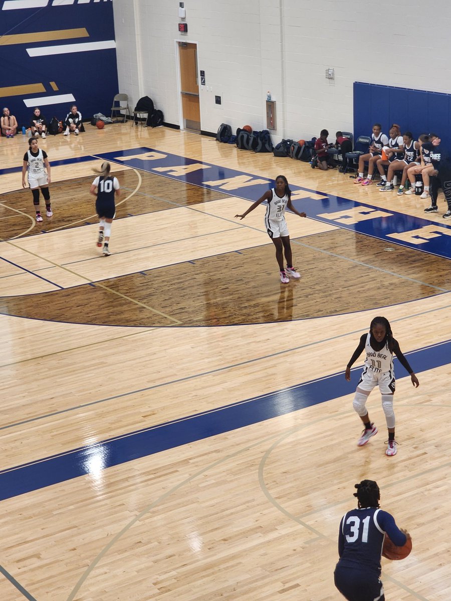 CoachToran's tweet photo. Bradley Beal Elite 16u 2-0 on the day... The grind is real.. https://t.co/1x4xWKCbUz