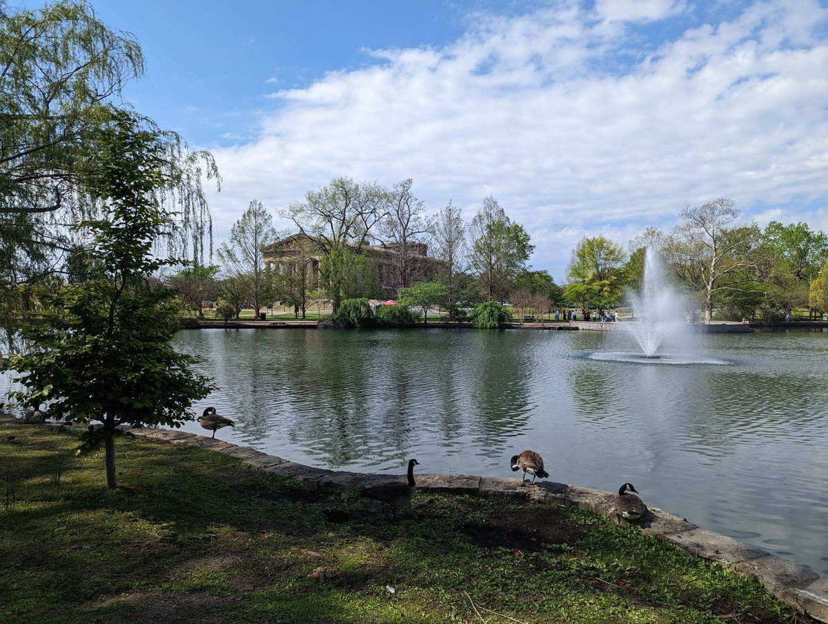 Saturday morning at Centennial Park.  Such a beautiful, serene city park close to downtown but feels miles away. 
#wellness #nashville