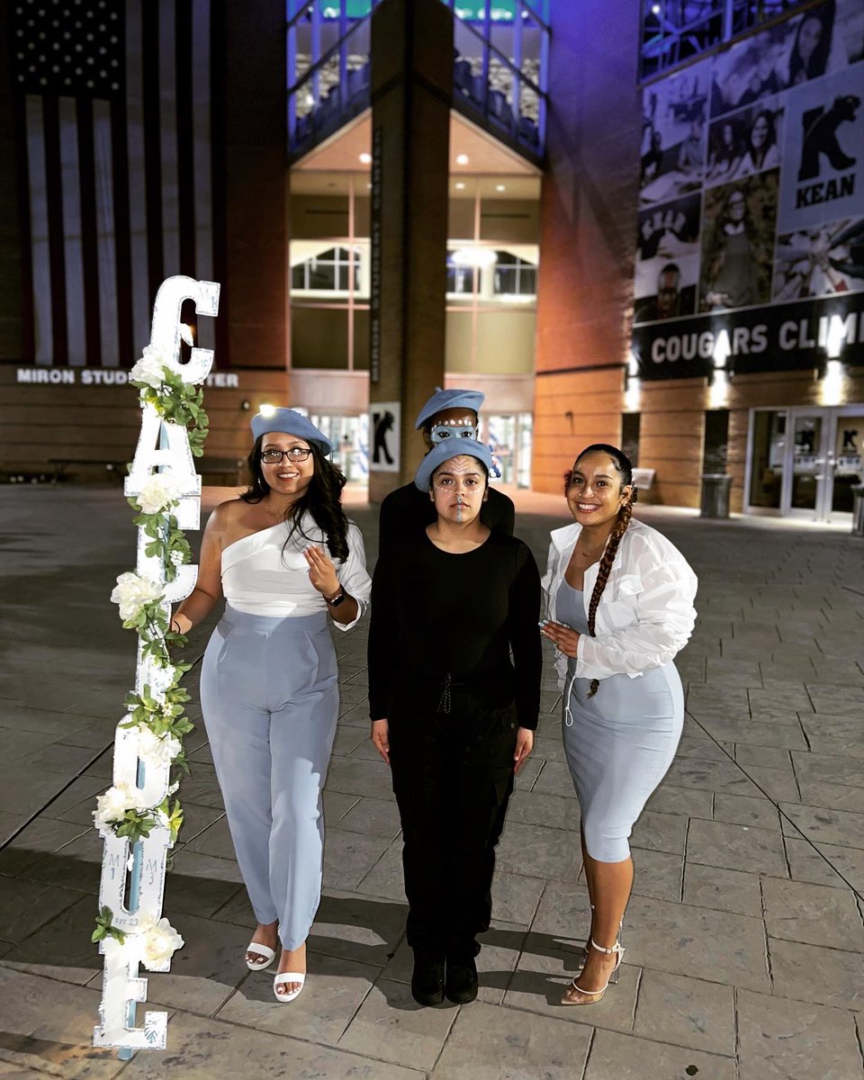 YoooPeaches's tweet photo. BIG MU NEVER THE LITTLE ONE π©΅πΉπ€ #MUSIGMAUPSILON #sisterhood #MU https://t.co/i2QN0WzkX7