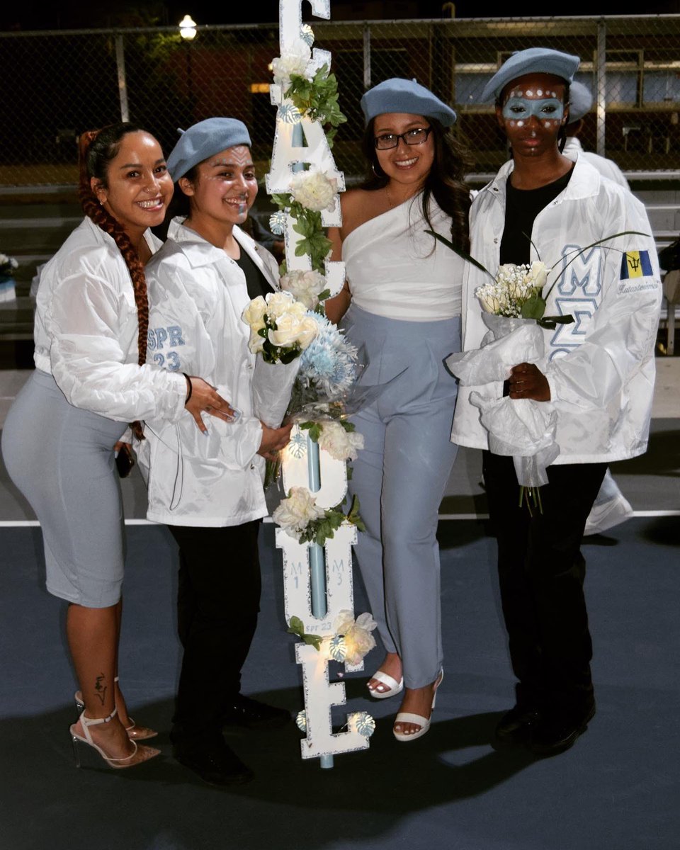 YoooPeaches's tweet photo. BIG MU NEVER THE LITTLE ONE π©΅πΉπ€ #MUSIGMAUPSILON #sisterhood #MU https://t.co/i2QN0WzkX7