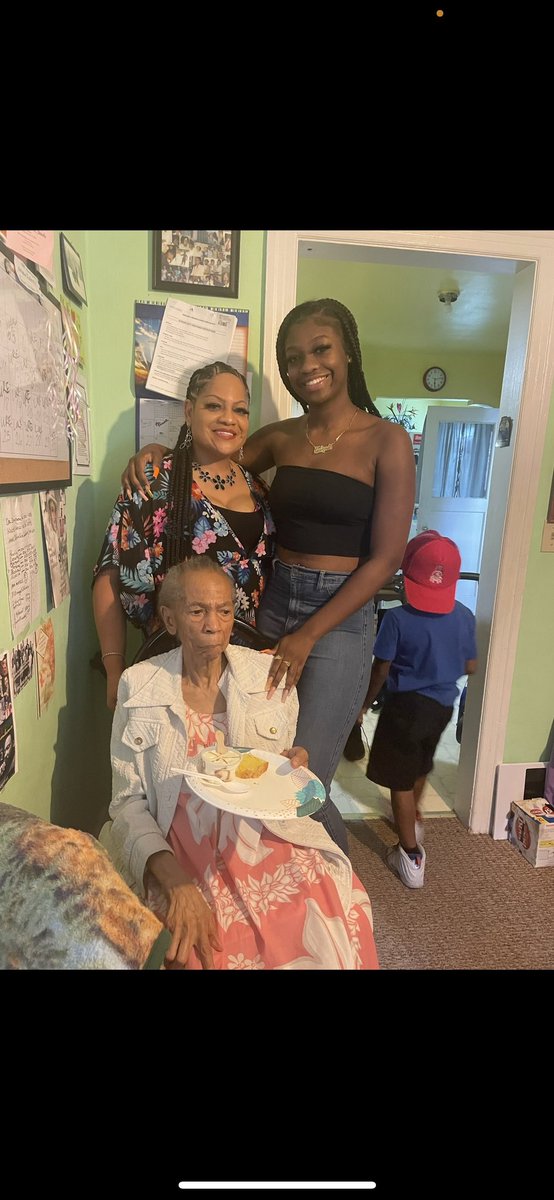 jaliyah_4's tweet photo. 95 years strong my love💔 https://t.co/POOhHSfvbM
