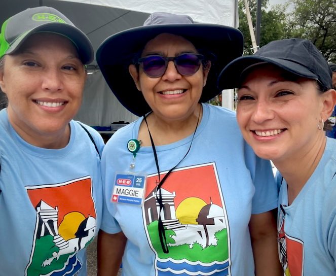 KSABeautiful's tweet photo. Volunteers cleaning up trash and recycling at @SA_Sports Fiesta Fit Fest L’Étape du Tour de France @LetapeSATX #KeepSAbeautiful #ktb #fiestafitfest #greatamericancleanup #tpm https://t.co/KIoeDN0NmN