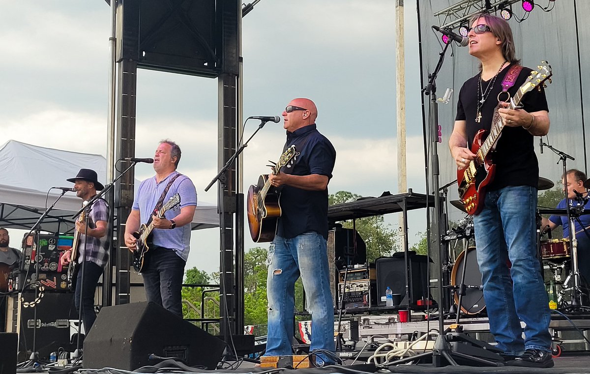 JessSerc's tweet photo. @SisterHazelBand https://t.co/H1Pa52KTOO