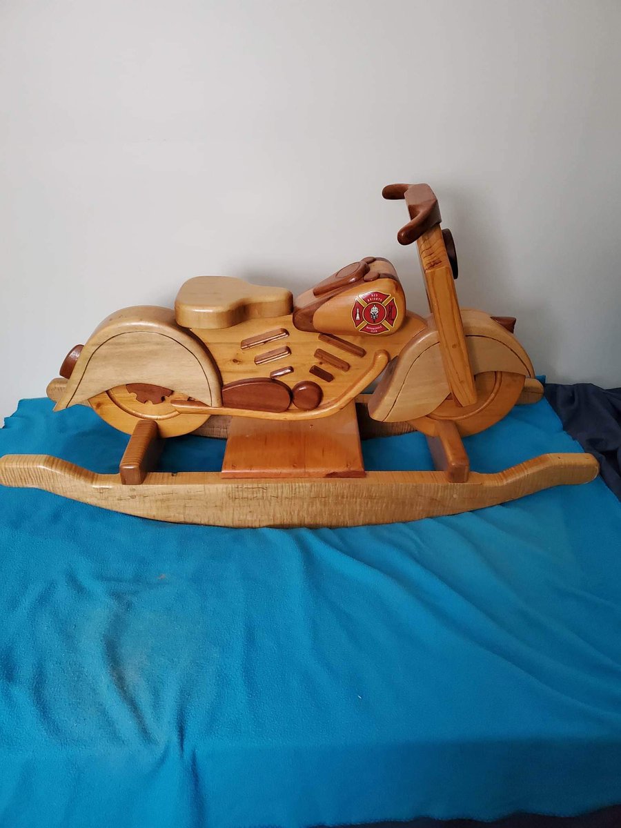 RVWFireDog's tweet photo. Oh. My. Paws.
Check out this custom (one of 3 made!) by a #RedKnight #motorcycle chapter member &amp; donated to raffle off to help raise funds for my @CanineNb and The #AtlanticBurnCamp
Ticket details coming soon! 
Thank you #RedKnights everywhere for the continued service to others https://t.co/PVVqFqURkY