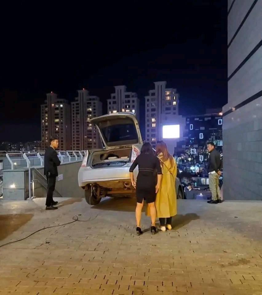 Тойрч мойрчоохоор шулуунаараа бууцан дээршд 🥴😝😝😝