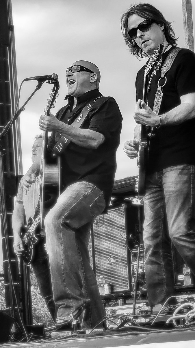 JessSerc's tweet photo. @SisterHazelBand https://t.co/q3ea2lwrj4