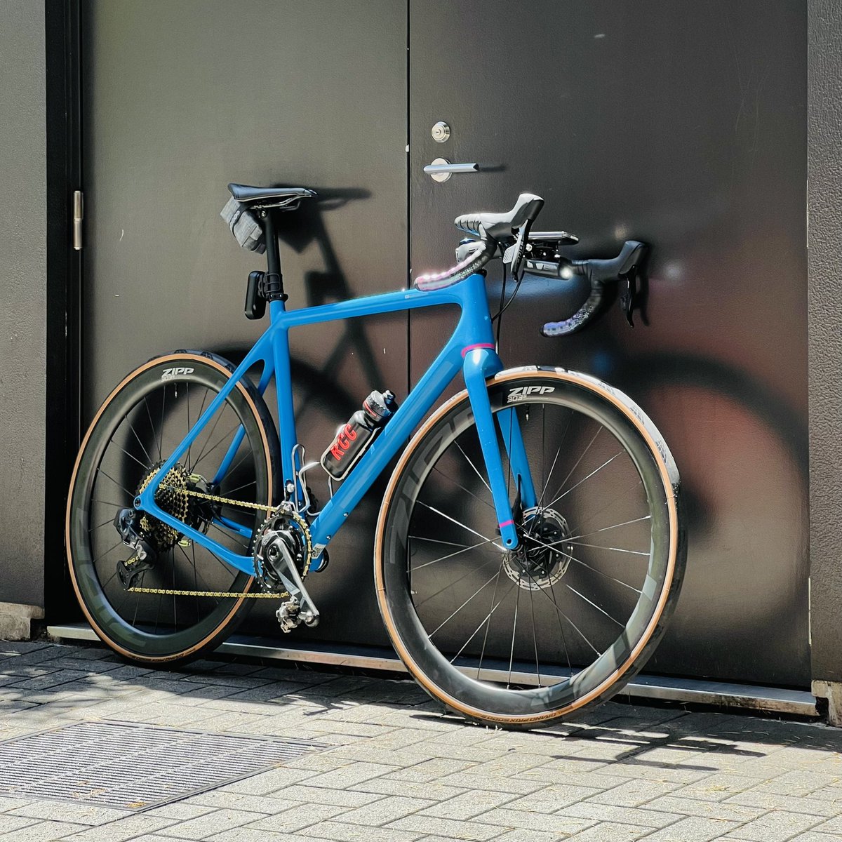 hired_tired's tweet photo. 皇居ループには不思議な人が結構いるけど、今日は普通のクロスバイクで40km/h巡航してる強者がいた。
#palaceloop
#opencycle https://t.co/dRB4YoonPO