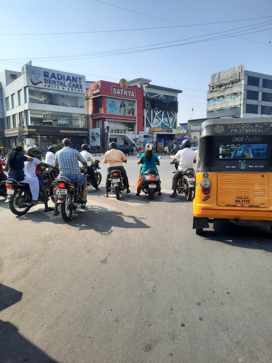 cryptovineeth's tweet image. @ChennaiTraffic 
@chennaipolice_ 
#stopline
Date:16/04/2023
Time8:40 am
Location: kandanchavadi signal.