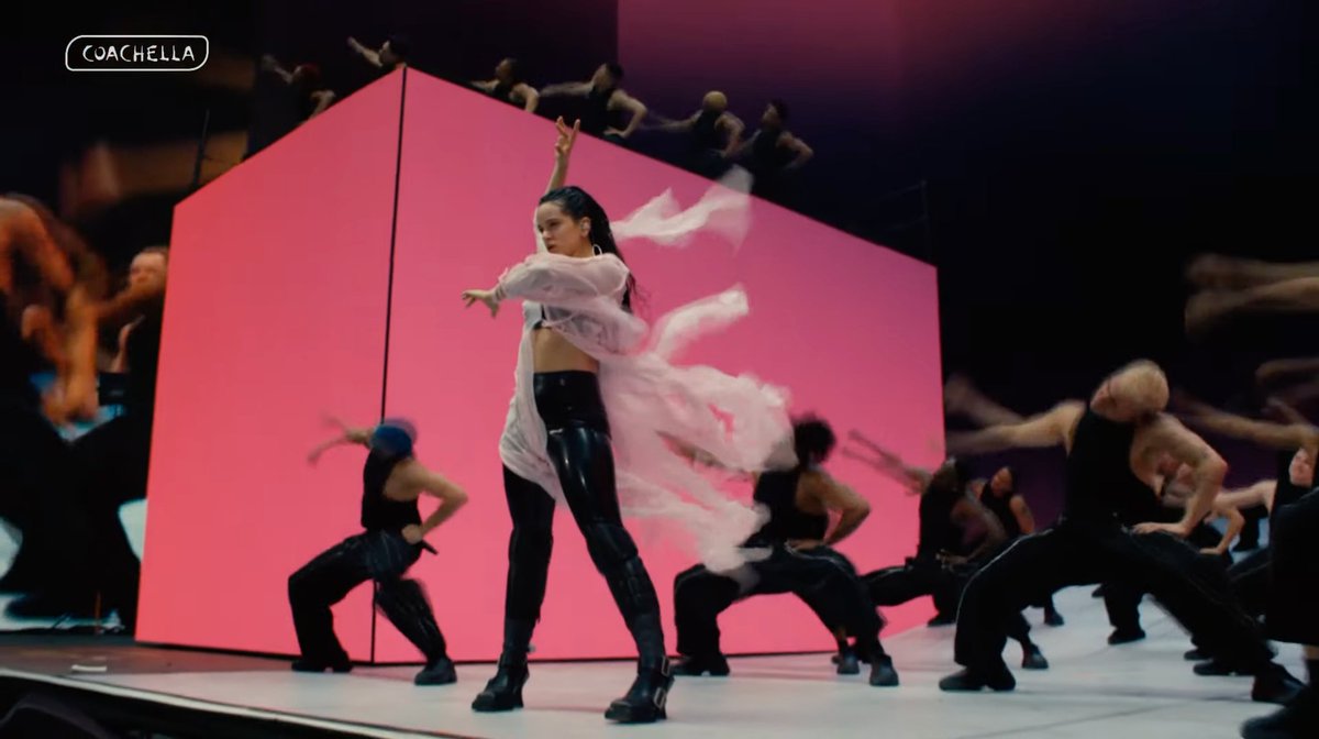 dmch80's tweet image. Con algunas variantes de lo presentado en #lollacl2023 Rosalía se comió el escenario de #COACHELLA2023