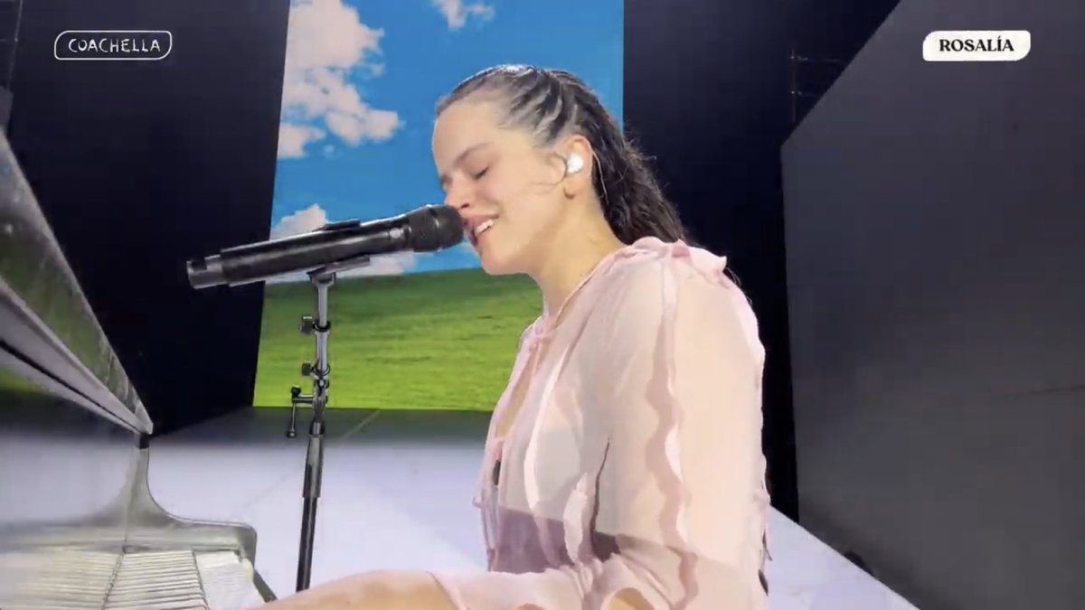 dmch80's tweet image. Con algunas variantes de lo presentado en #lollacl2023 Rosalía se comió el escenario de #COACHELLA2023