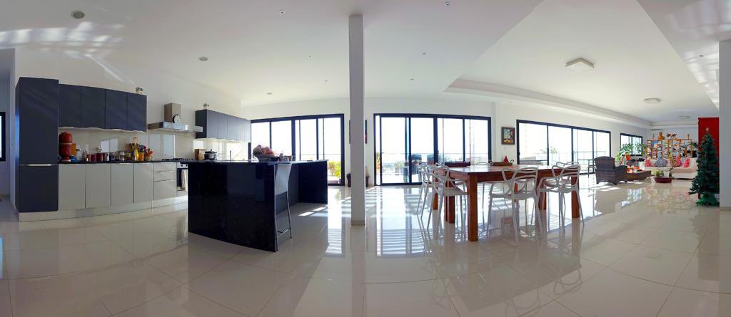 AliouneMr's tweet photo. *PENTHOUSE EN VENTE AUX ALMADIES* (en bordure de corniche, avec une vue pleine et entière sur la mer)
- Superficie : *1200 m2 *
Composé de :
- 3 grandes chambres avec placards et salles d’eau incorporées, 1 salon/salle à manger, 1 terrasse de 300 m2 

*PRIX : 1,4 milliard FCFA* https://t.co/B5lTzqiemR