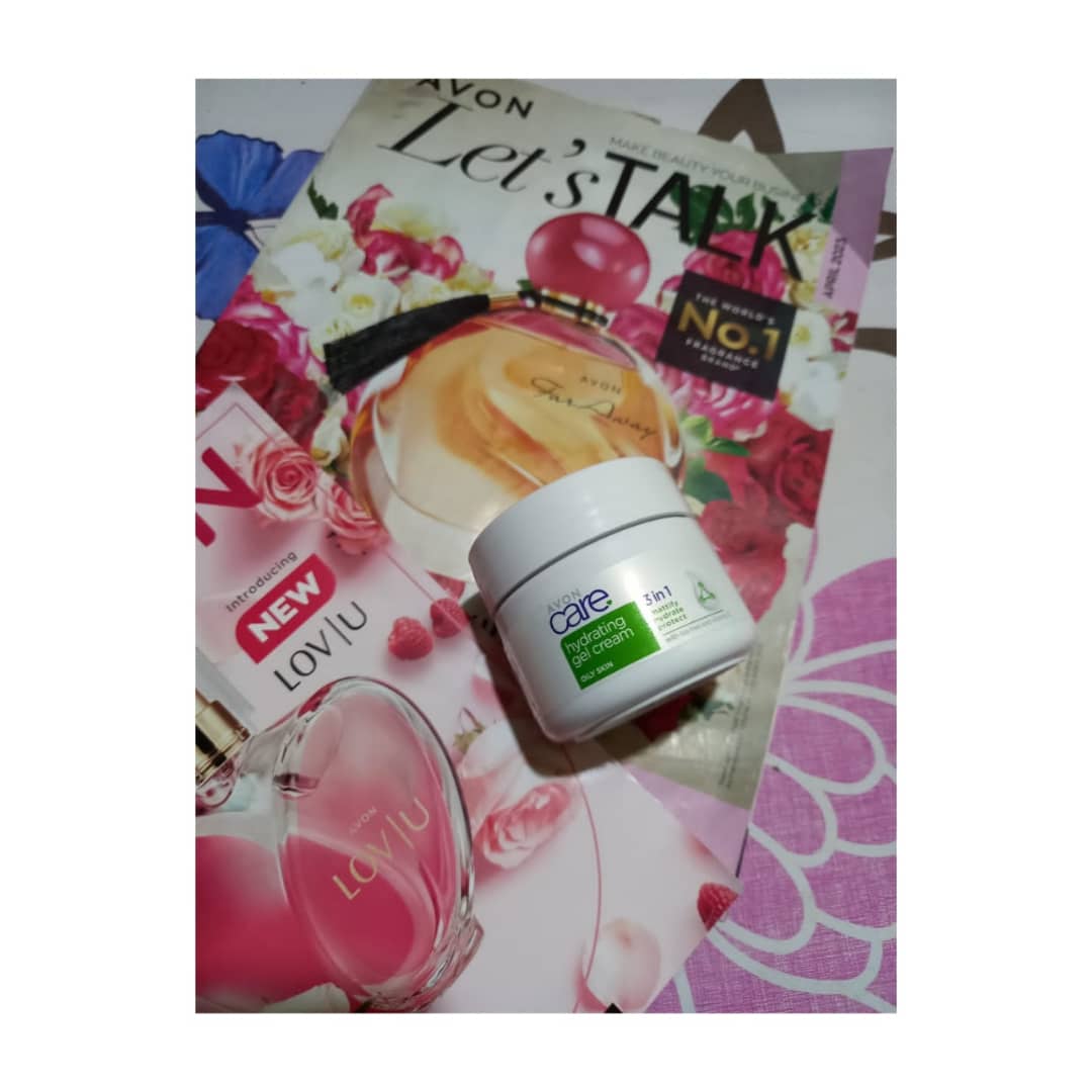 notseverussnape's tweet photo. I have the following Avon products for sale 💕🥺
Hydrating gel face cream k4500
The individual blue perfume and roll on set for men k18000
The soft musk perfume set (has a floral and soft scent) k12,000 https://t.co/vQRh7aE5Gx