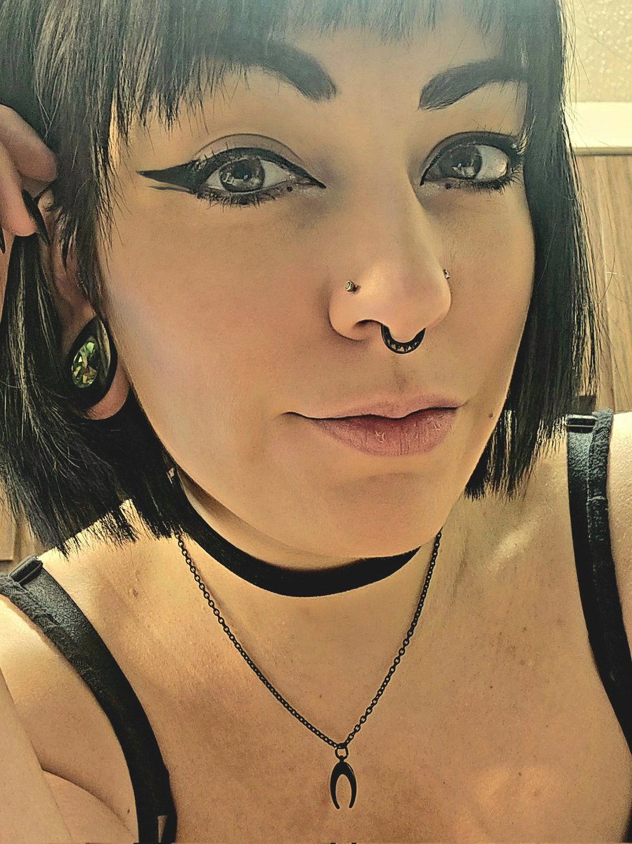 Angry_Acorn13's tweet photo. Streaming for a bit tonight 🖤 Come hang out🖤
https://t.co/UdkdyDgCBK
#DeadbyDaylight #horror #survivor #NewStreamer #twitch #twitchtv #gamergirl https://t.co/JNWUDlPfPi