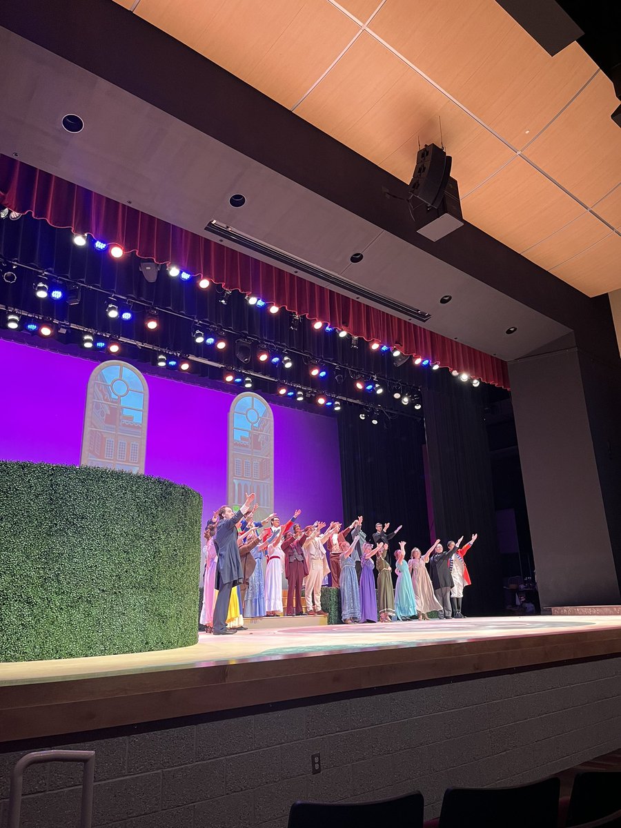 ms_hoti's tweet photo. What a great show!! So much talent! @BataviaFineArts https://t.co/MSFBiFGGWQ