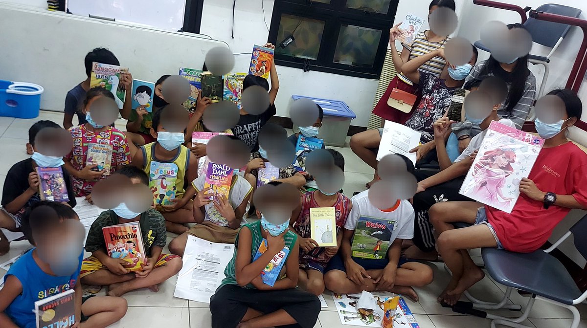 flamingmings's tweet photo. Stories have power.
Stories comfort, teach, and inspire.

Hoping these stories create positive change in each and every kid just like how SB19's stories inspire all of us

Of course, we added some snacks from Ninang @dunkinph too! 

#SB19
@SB19Official https://t.co/pCyutkHEY6