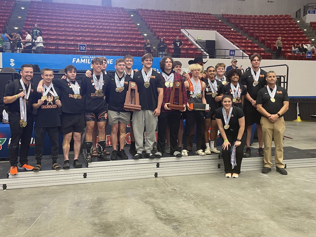 ChrisBoyleDBNJ's tweet photo. More than 15 hours after the meet started, Spruce Creek celebrates as champions of both the FHSAA Class 3A boys weightlifting Olympic and traditional team titles. https://t.co/jxkYF5J08e
