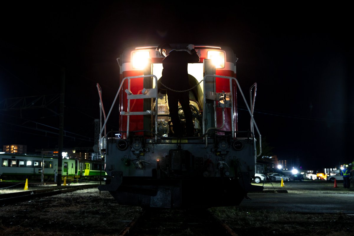 DE10形ディーゼル機関車撮影会 in 会津若松」！ 点検扉解放状態で留置