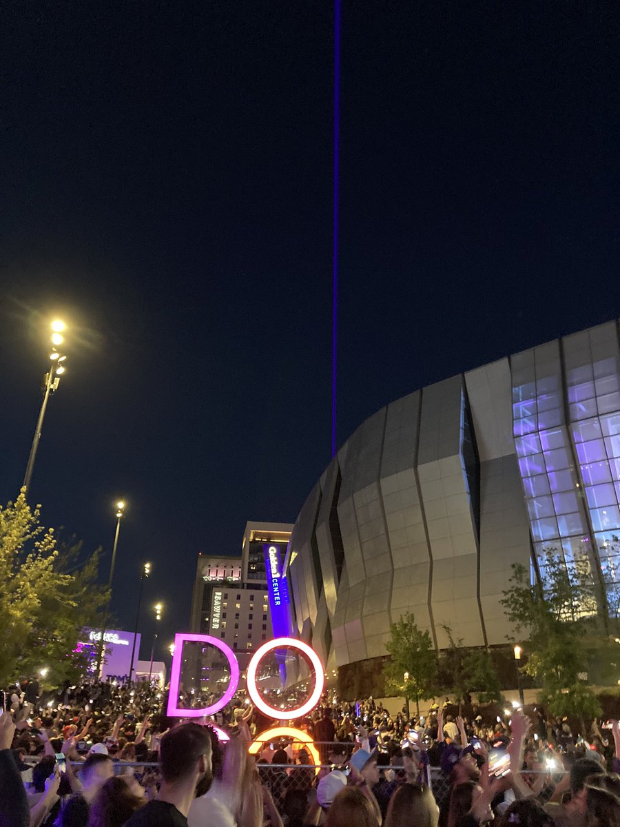 Kings Win!!! 
#LightTheBeam