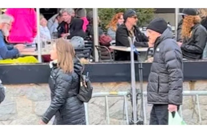 DonVocero's tweet photo. Pues la ministra contratista/plagiaria @YasminEsquivel_ demandó a los periodistas que compartieron las fotos de que se va a pasar vacaciones en Whistler Canadá.
NO LE VAYAN A DAR RT ni a compartir este mensaje en WhatsApp ni en Facebook. https://t.co/cliBObBGeF