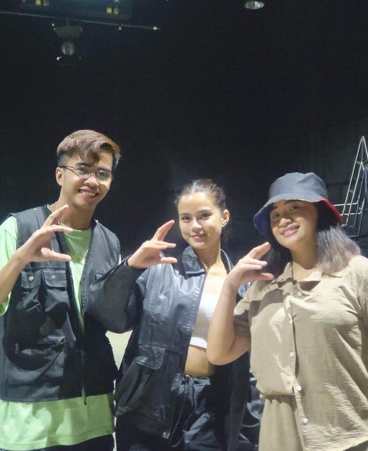 MARIS HAHATAW SA ASAP
#MarisRacal <a href="/MissMarisRacal/">Maris Racal</a>