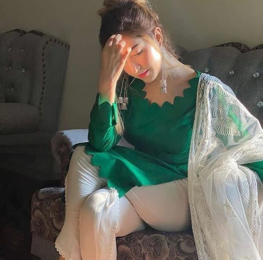 Piyari_Kanwal1's tweet photo. میں ابھی تک یہ بات بالکل سمجھ نہیں پائی کہ میں حساس ہوں یا یہ زندگی نا قابل برداشت بے..!! https://t.co/7is6mRBlo7