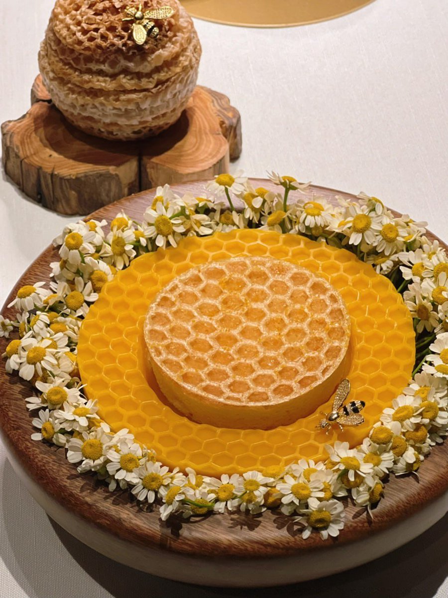 gloriao67's tweet photo. There's no place on Earth I'd rather bee." "As sweet as honey." https://t.co/wGg4J4fULg