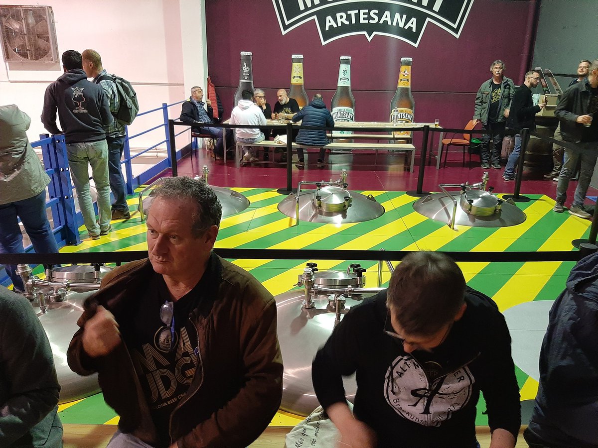 PaulDaviesKew's tweet photo. Beer dinner on top of the FVs @cervesamontseny @BcnBeerFest #innbrew https://t.co/T9ESLGC9se