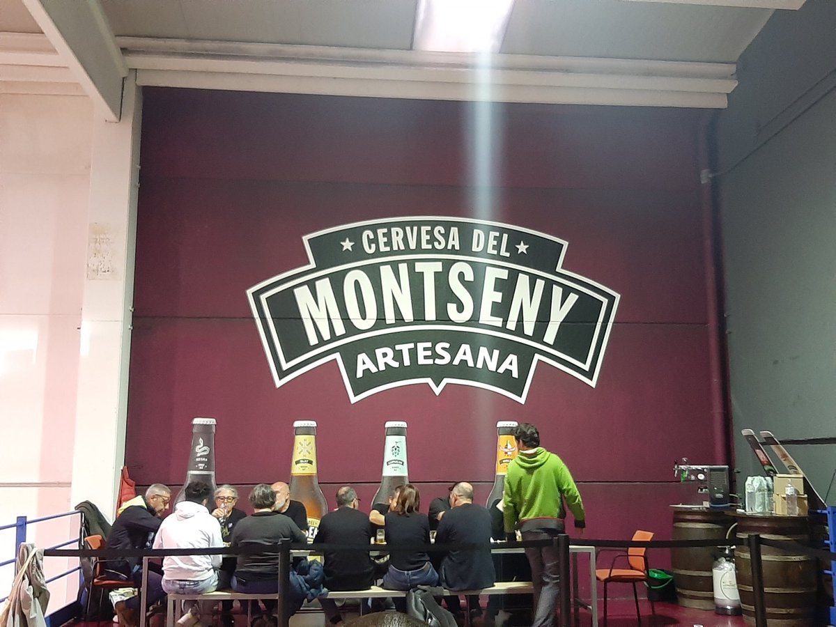 tours_ale's tweet photo. Beer dinner on top of the FVs @cervesamontseny @BcnBeerFest #innbrew https://t.co/eynYFN7Fta
