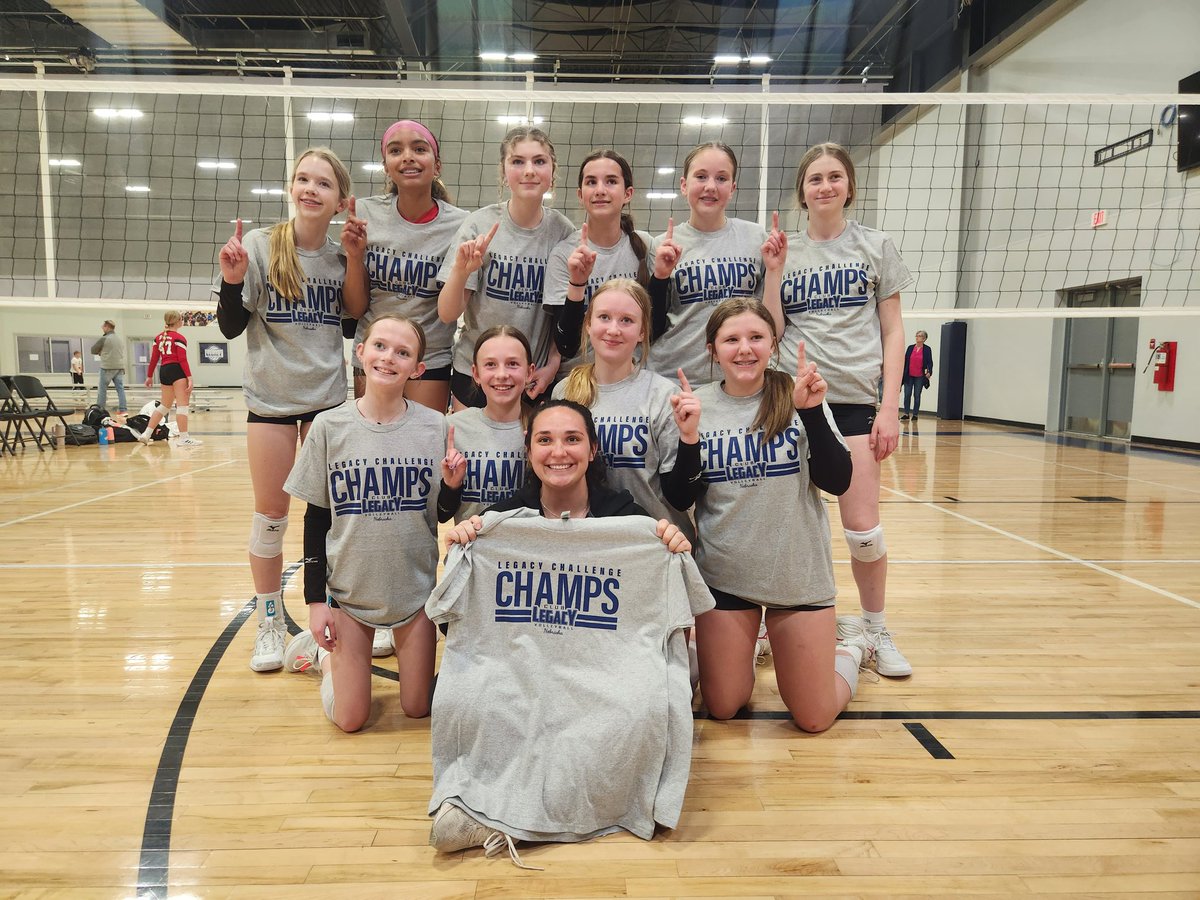 Premier13Silver's tweet photo. SHINING BRIGHT on our FOURTH tournament win of the season in a 14s tournament!  💫4️⃣💫

Coming off this championship ready to work and prepare for the Great Plains bid tournament in 2 weeks 🎟

@Premier_VB #goPremierVB #PlayWithPurpose #ShineBrightSilver https://t.co/EeYcnMYr1k