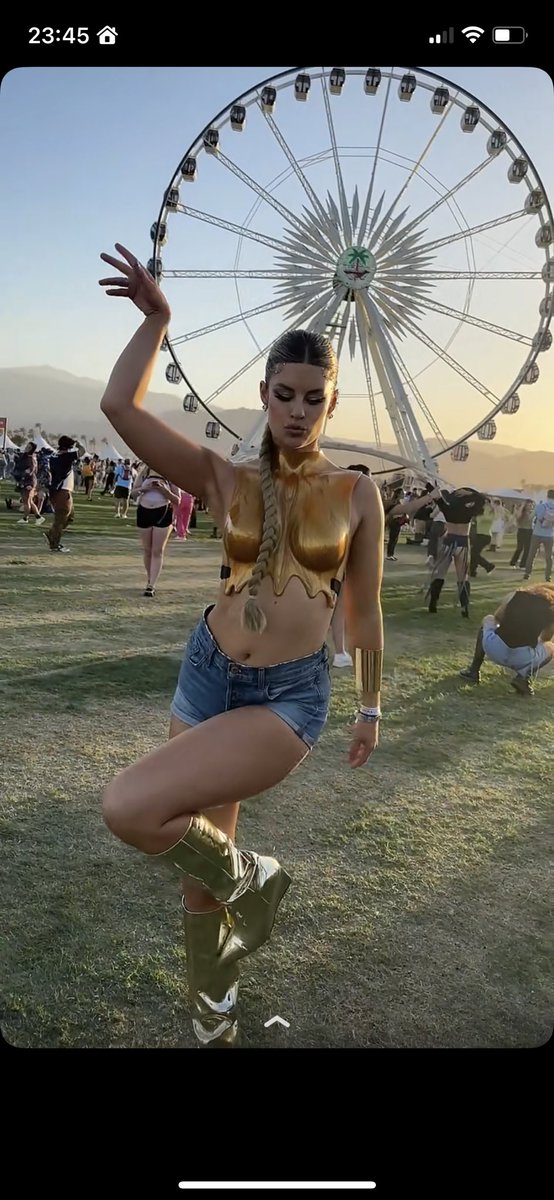 thatsme_shuggat's tweet photo. Can we talk about how good @HannahStocking looked at Coachella though! 😍😍😍🥵🥵🥵🥵🥵 https://t.co/Hxoz2w7mWj
