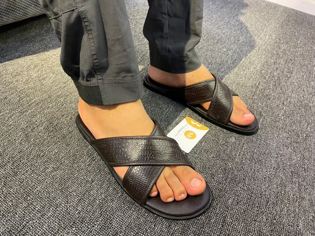 indoeishat's tweet photo. I have this beautiful shoes available for pickup/delivery at affordable price.

N7,000 each

Location kaduna

My dm is open 

Kindly retweet please. https://t.co/JavGfV2PGg