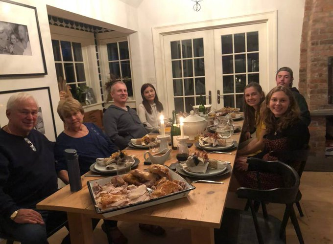 Fitri_ulan24's tweet photo. Have been very respectful of the holidays, not less to eat, not less to drink, not less to play   #LosAngeles  #dinnerparty  #wine  #FriendsMom  #selfielover  #Food https://t.co/gwW5dL2MwF