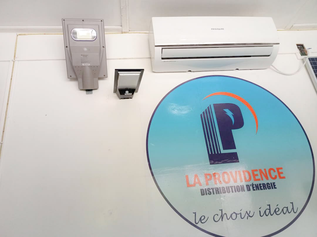 MarcBerthaud's tweet photo. #kourantoutan #PiBonKalite #PiBonSèvis #PiBonPri #freezer #four #réfrigérateur #inverter #REGULATEUR  #Batterie #panneauxsolaires de toutes les dimensions et de qualité supérieure.

 Nou nan #329 Detour Laborde Gonaïves ( nan ansyen lokal izin alimèt la) 
Téléphones :3513-5151 https://t.co/yUGftjIHwg