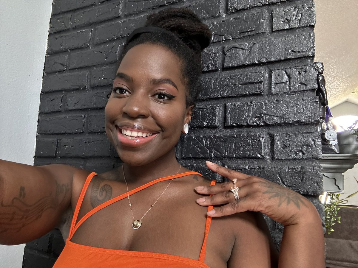 ThatsSoNeet's tweet photo. 🧡✨🍑 https://t.co/dN2XSgHTOs
