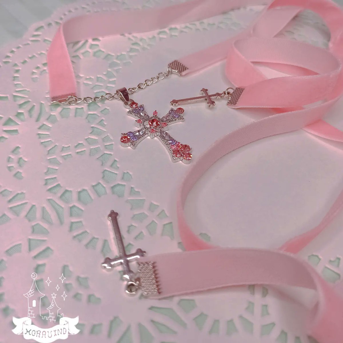 Moravind1's tweet photo. 🖤Sweet Gothic choker 🖤
You can buy one for just 12$!🌸💕
#moravind #lolitafashion #gothgirl #gothiclolita #kawaii #sweet #cute #vampire #sweetlolita https://t.co/xMTKIXuU2O