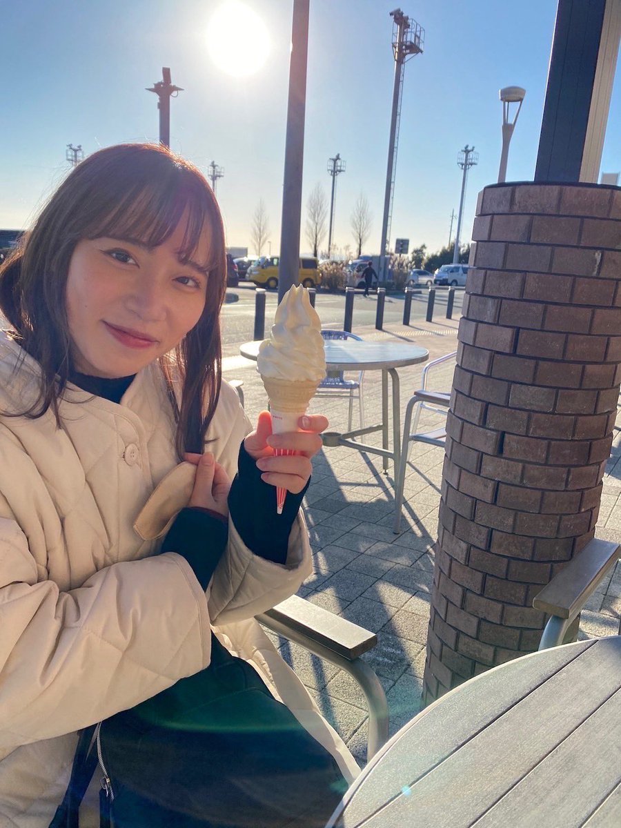 ⚾️野球部部員紹介⚾️マネージャー😄
22  （新2年生）2人目‼️

はるひ
行きたい国：ポーランド

目がパッチリしている。
どんなメンバーでも輪の中心にいがち。なぜかバランスという言葉が嫌い。理由は本人に聞いてみてほしい。
 
 #カップ焼きそばすら作れない