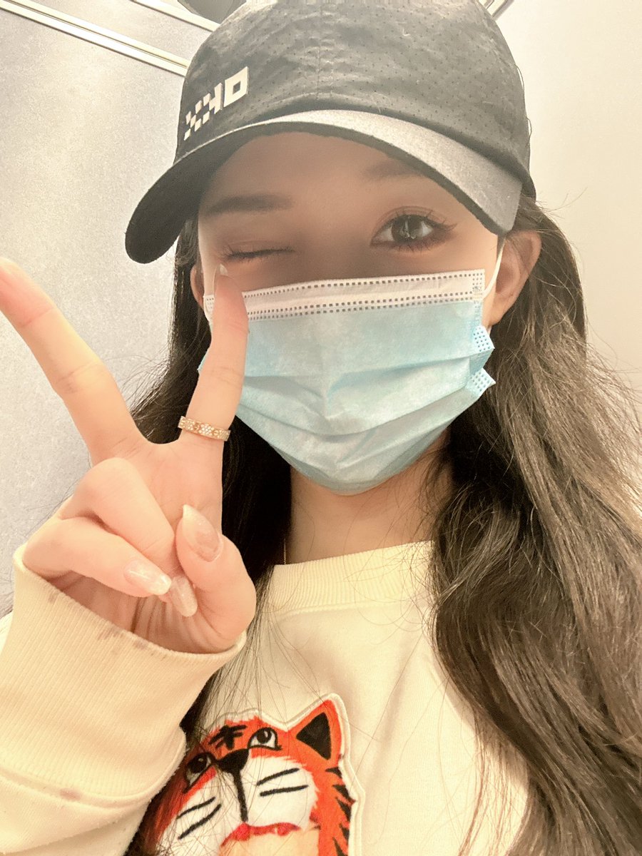奇妙的香港周结束啦！即将踏上归途～ 
首次香港之旅惊喜连连，谢谢大佬们信任，支持我开启了Web3主持之路❤️
Web2与Web3的体验感截然不同。在电视台时我是温室花朵，温暖但无法感知更多天地。而Web3天高海阔，我也充满探索的勇气，大家对我的鼓励和喜欢足够淹没伤害我的声音。前路漫漫，我们携手同行👯‍♀️ https://t.co/Uo3XDG0ymY