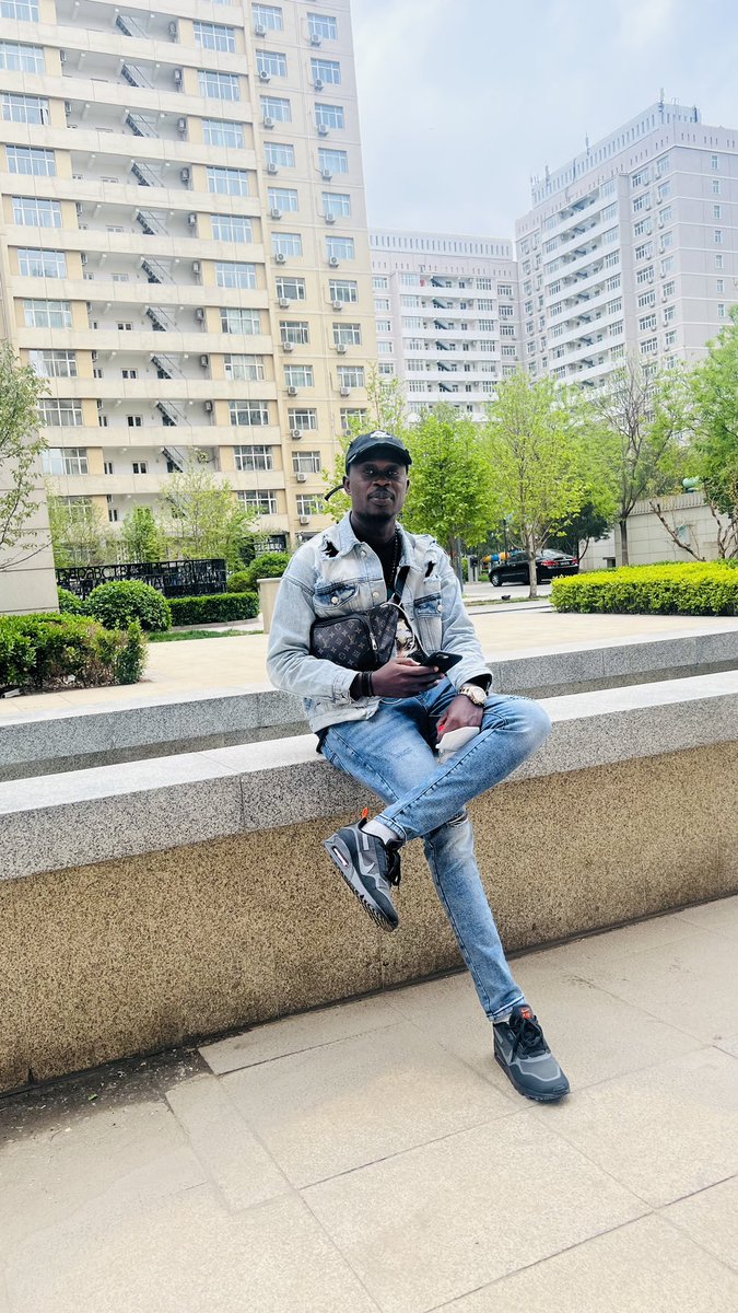 MDoeco's tweet photo. Stress freeing the mind a bit with veteran journalists Francis Pelenah, IT specialist Romeo L Quoi Jr. and the President and Vice President of  Beijing Union of Liberian Students Maxwell and Joseph at Jianguomenwai Diplomatic Residence Compound, Beijing 

Cheers to the weekend https://t.co/YW30D213Kr