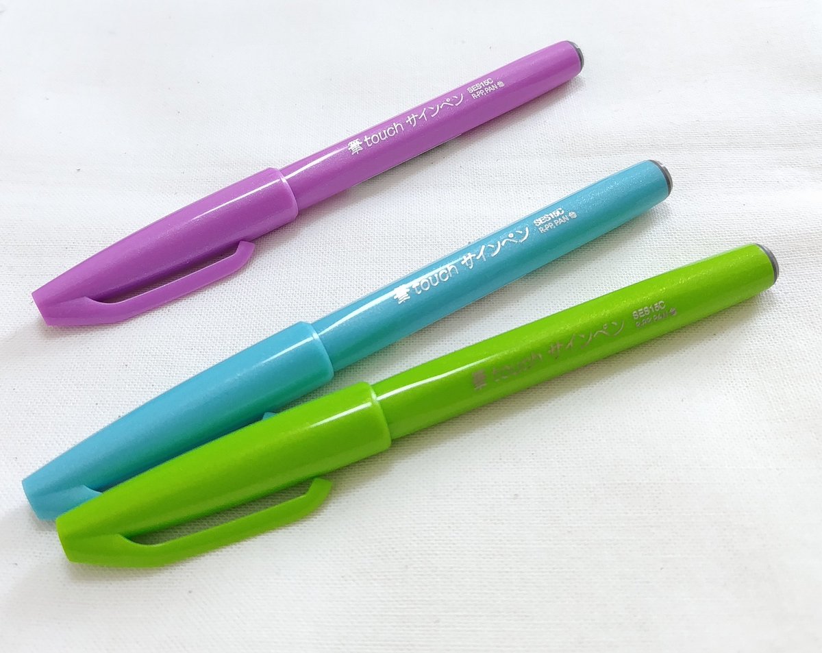 yubeshi_puff's tweet photo. 皆様お気づきかも知れませんが、筆touchサインペンが大層気に入りまして、また新しく仲間をお迎えしました🤭♡ペン先の独特な書き味といい、色の濃淡といい、書いていて本当にたのしい♪個体差もあるけど、それもまた魅力🥰 https://t.co/dR5yBK1rxd