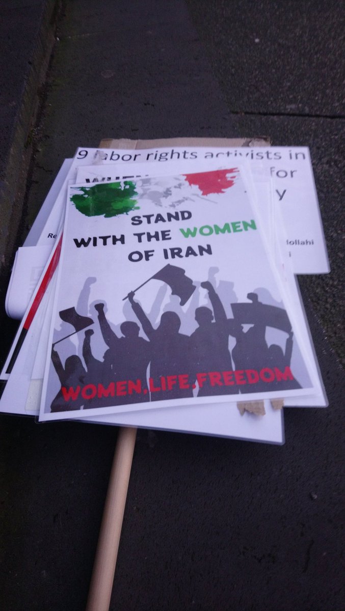 antifa_linke's tweet photo. 2056 Auch Studierenden aus dem #Iran und #Kurdistan nehmen an der Demo teil um auf die Verbrechen des iranischen Regimes aufmerksam zu machen! Wir stehen hier auch in Solidarität mit den Frauen im Iran. 

Frauen.Leben.Freiheit!

#Bochum #Bo3004 #IranRevoIution #1Mai #1Mai2023 https://t.co/p1vjamGaoy