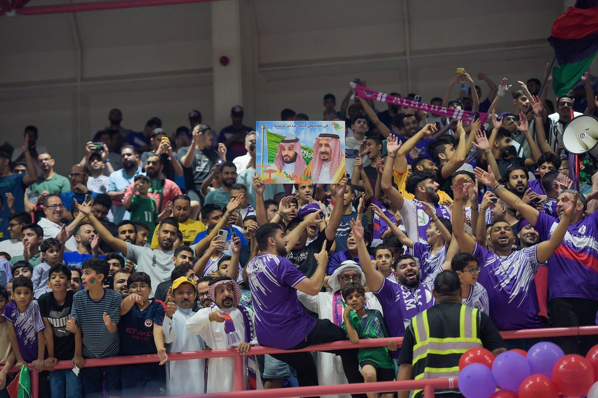 فرحة شرقاوية بنكهة قطيفية 🥳
طائرة الابتسام تتفوق على الهلال بنتيجة ٣-١

ألف مبروك 👏🏻

#كأس_جاهز_للنخبة 🏐