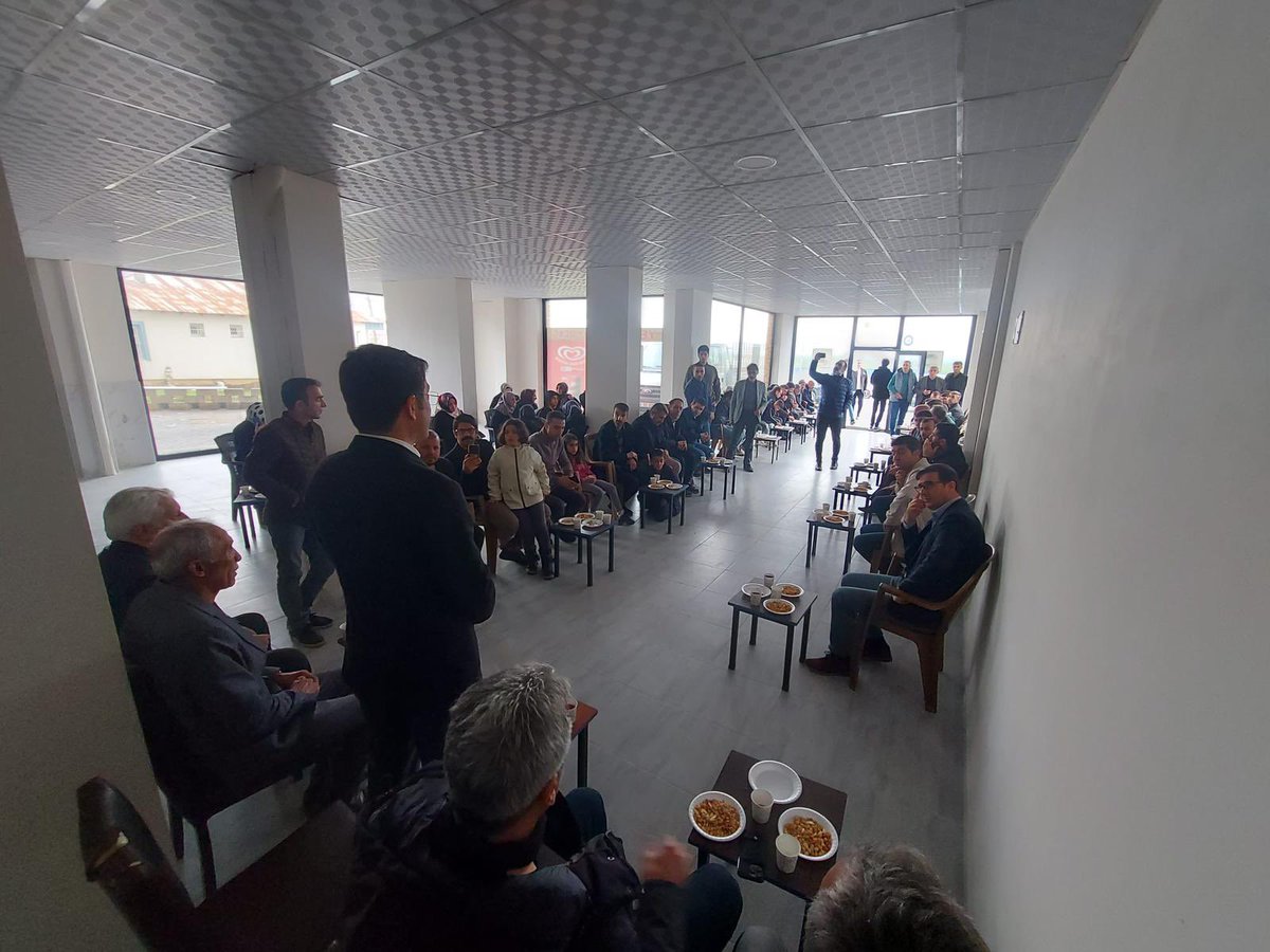 feyzikzl's tweet photo. Miletvekili adayımız @Korkutata_Zeki ile birlikte #Simani Mahallemizde vatandaşlarımızla bi araya gelerek sohbet ettik. https://t.co/daADiVFTFj