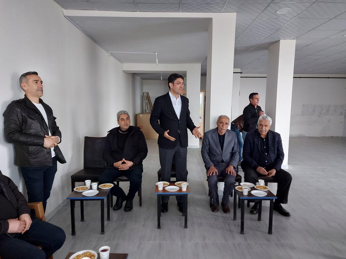 feyzikzl's tweet photo. Miletvekili adayımız @Korkutata_Zeki ile birlikte #Simani Mahallemizde vatandaşlarımızla bi araya gelerek sohbet ettik. https://t.co/daADiVFTFj