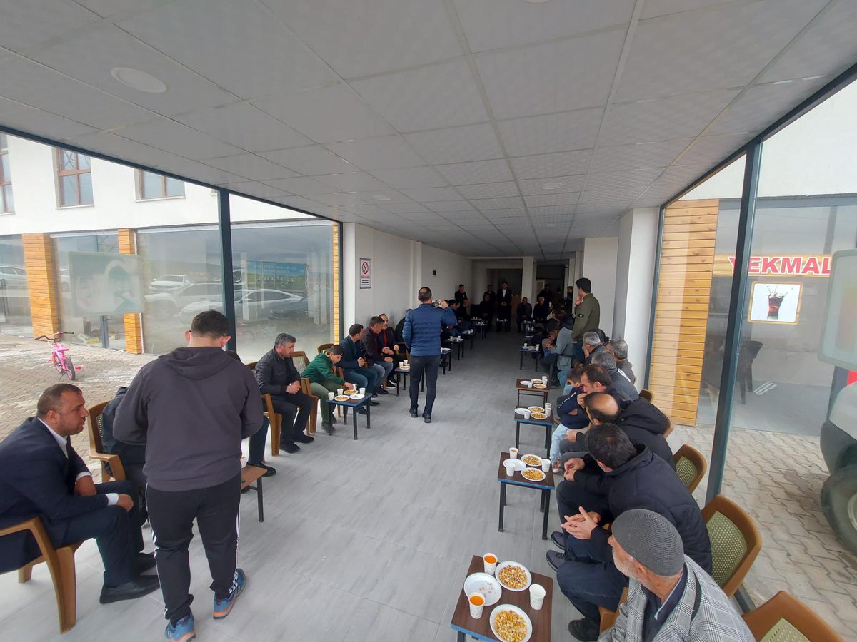 feyzikzl's tweet photo. Miletvekili adayımız @Korkutata_Zeki ile birlikte #Simani Mahallemizde vatandaşlarımızla bi araya gelerek sohbet ettik. https://t.co/daADiVFTFj